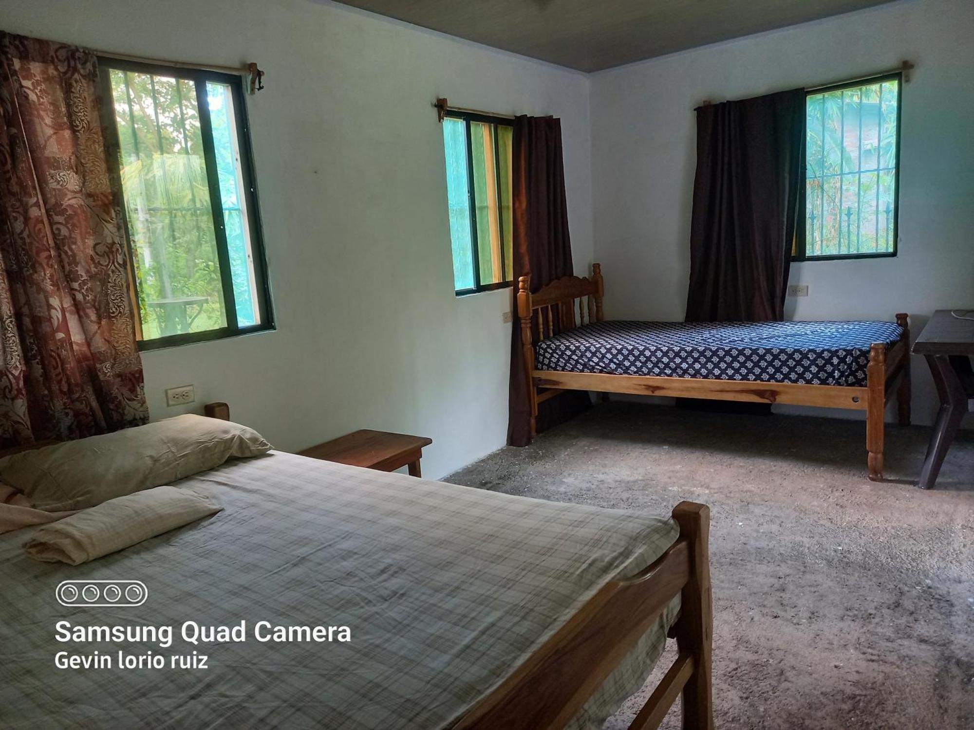 Hostel Los Chocoyos Мерида Номер фото